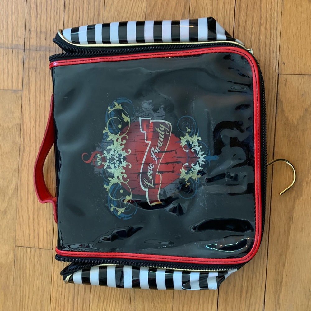 Ed Hardy Toiletry Bag w Hanger